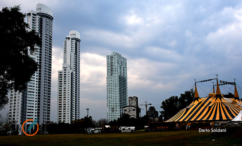 El clima en Rosario: con poco sol en la ciudad este domingo y una leve brisa