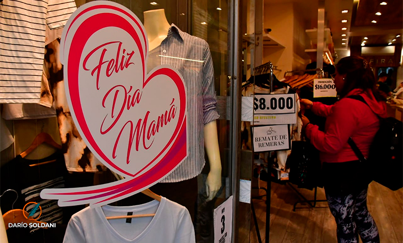 Día de la Madre en Rosario: comerciantes vendieron menos que el año pasado y ponen sus fichas a la Navidad