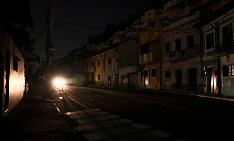 Ecuador sufre severos cortes de electricidad y cada vez más prolongados: se agrava la crisis energética