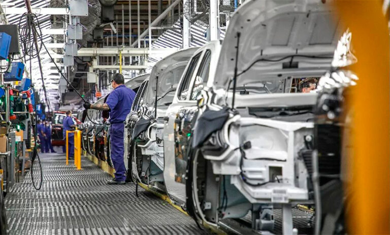 Industria en crisis: cayó un 8% en Santa Fe en lo que va del año y golpea los puestos laborales