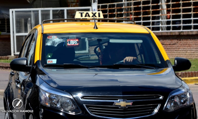 Advierten que se necesitan más de 3.300.000 pesos para renovar una licencia de taxi: “Así no va a quedar ni uno”