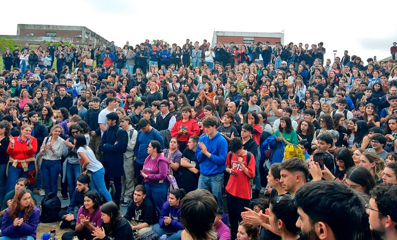 Contra el veto: estudiantes de la UNR toman cuatro facultades y crece la protesta