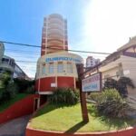 Se derrumbó un apart hotel en Villa Gesell y hay varias personas atrapadas entre los escombros