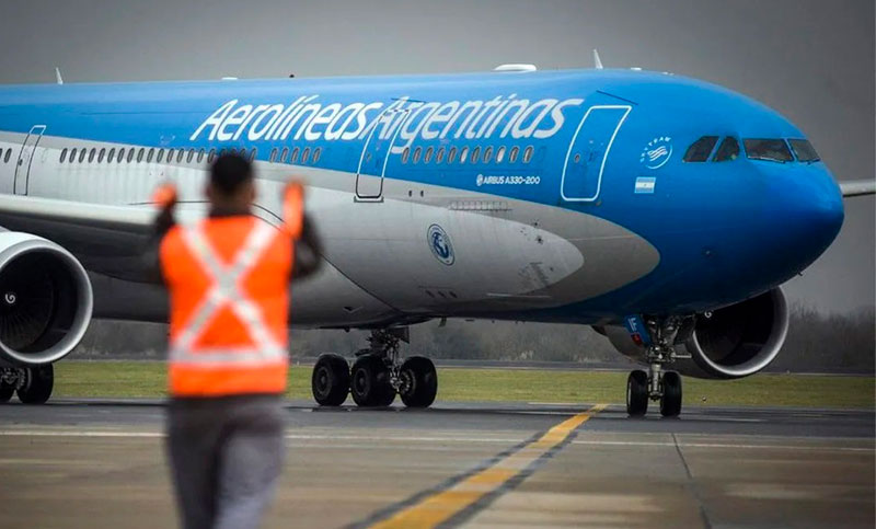 La Justicia ordenó reincorporar a los tres pilotos despedidos de Aerolíneas Argentinas