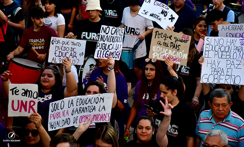 Paro, jornada de lucha y marcha de antorchas de universitarios en defensa de la educación pública