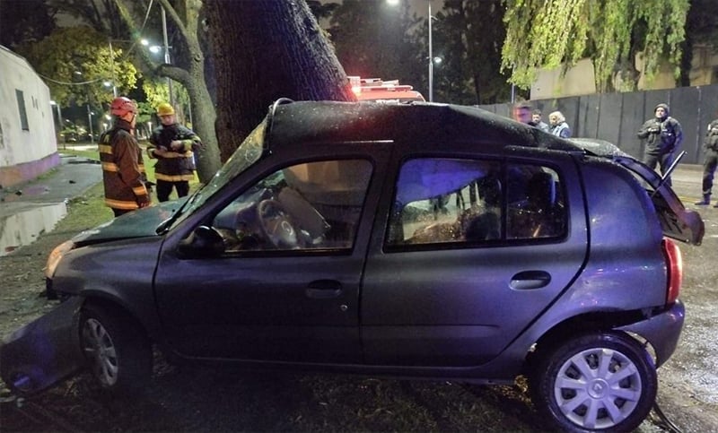 Un joven murió tras chocar con su auto en el Parque Independencia