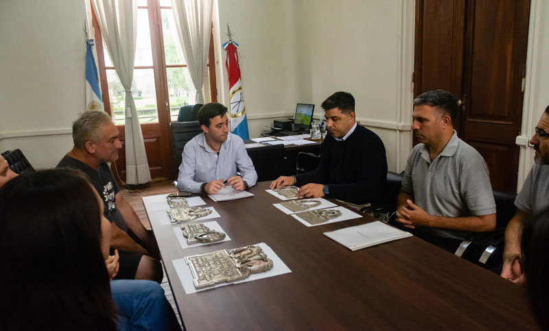 Devuelven a familiares placas de fallecidos que habían sido sustraídas de cementerios