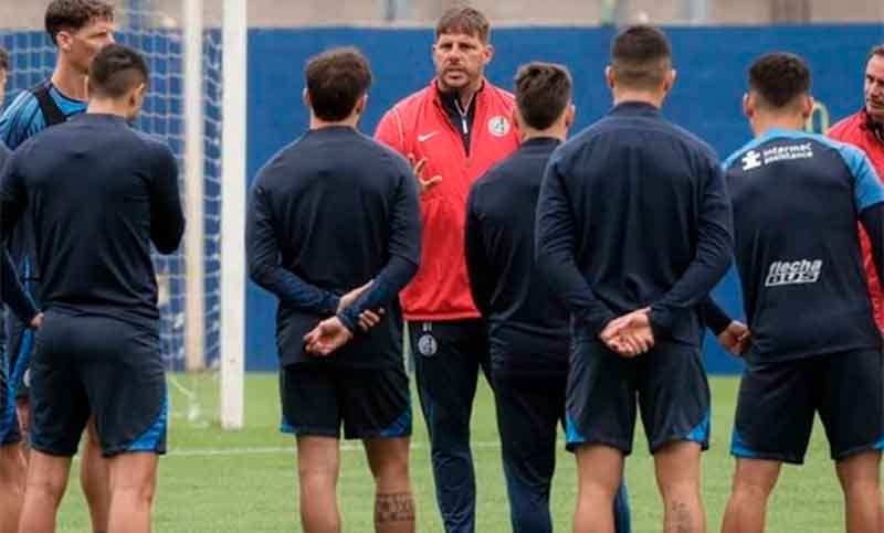 Máxima tensión en San Lorenzo: la barra brava se metió al entrenamiento para apretar a los jugadores