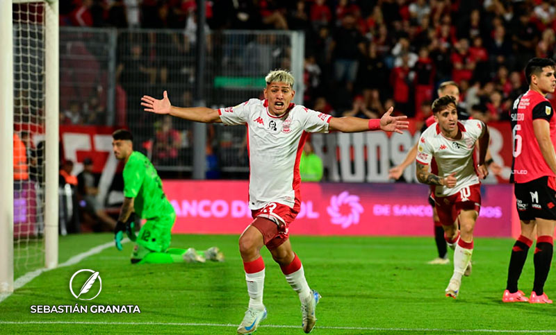 Newell’s intentó mejorar pero se defendió mal y cayó ante Huracán por 4 a 2