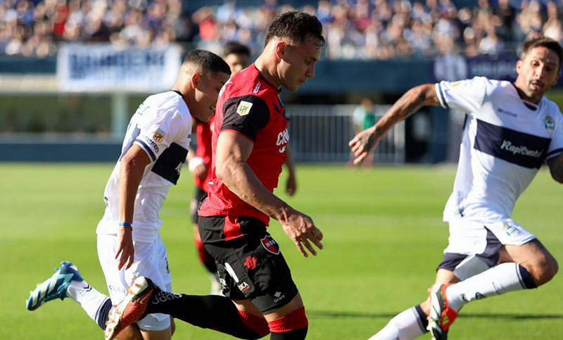 Newell’s empujó, pero no tuvo ideas y perdió 1 a 0 con Gimnasia en La Plata