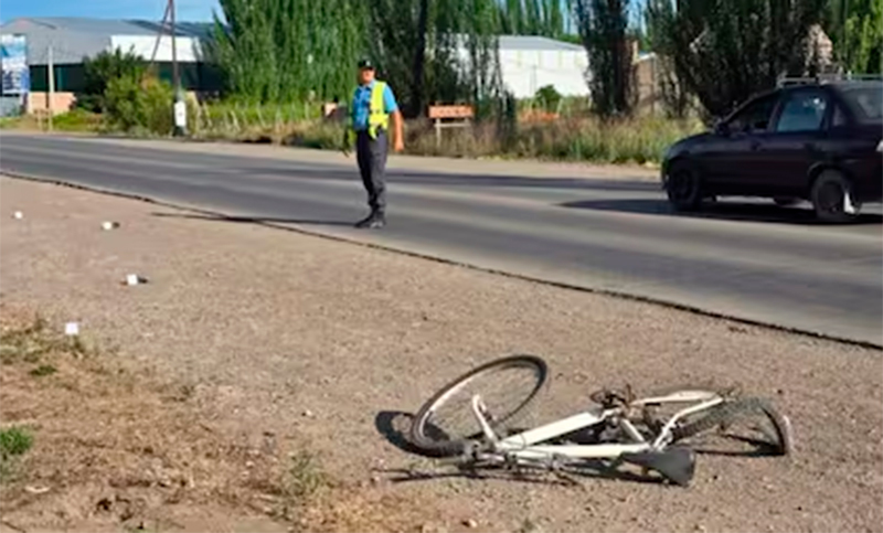 Tragedia en Neuquén: la atropellaron y murió cuando volcó la ambulancia que la trasladaba al hospital