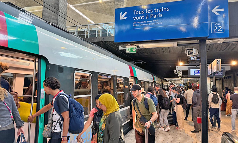 A los hachazos en un tren de Francia: cuatro heridos, uno con una mano cortada y otro con la cabeza abierta