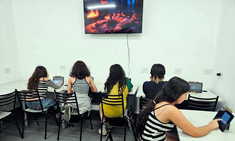 La escuela Gurruchaga inauguró su nueva biblioteca digital