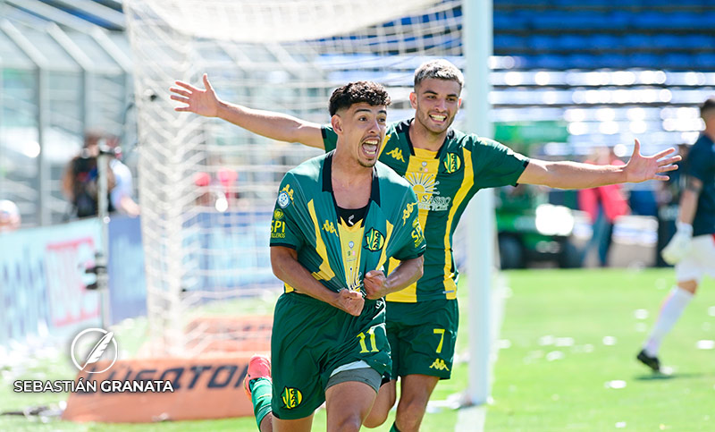 Por dos golazos y la solidez de su arquero, Aldosivi le ganó 2 a 0 a San Martín en Arroyito y ascendió a Primera