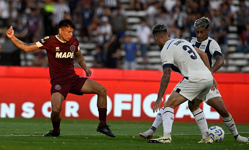 Talleres perdió con Lanús y cedió terreno en la lucha por el título de la Liga