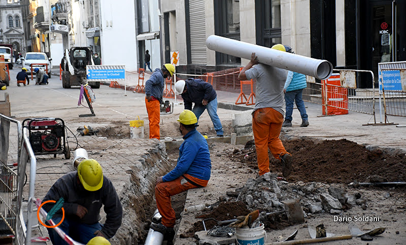 El mercado laboral en la era Milei: entre diciembre y agosto, casi 76.000 trabajadores pasaron a ser monotributistas