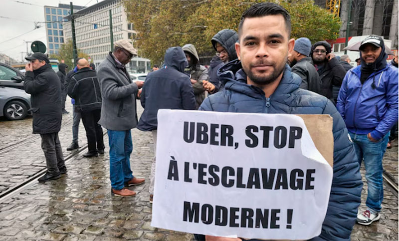 Conductores de Uber protestan en Bruselas contra el aumento de las comisiones y algunos están por quebrar