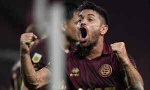 Laucha Acosta le reclamó mayor reconocimiento al hincha de Lanús