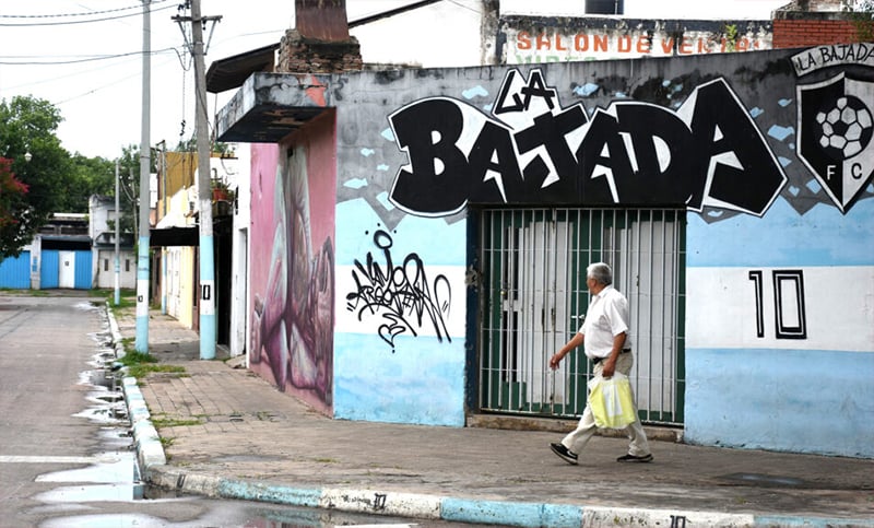 Un hombre le fracturó la mano a un niño por jugar el “ring raje” en el barrio La Bajada