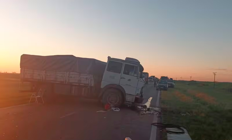 Accidente fatal en el norte santafesino: cuatro personas fallecieron tras la colisión de un camión y un auto