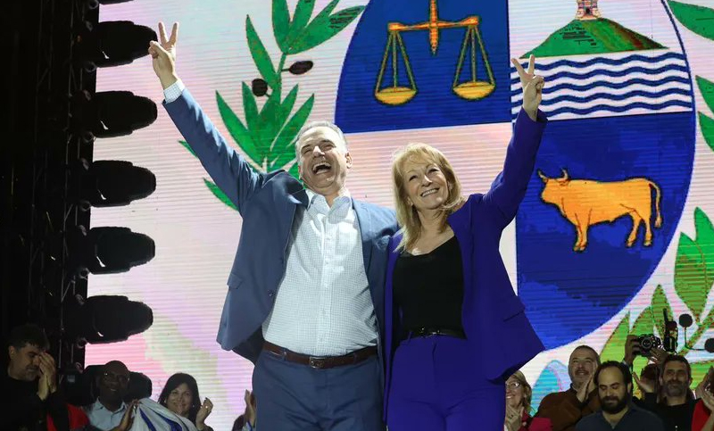 Yamandú Orsi es el nuevo presidente electo uruguayo y el frenteamplismo vuelve al poder