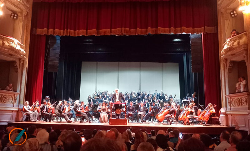 Un épico “Gran Concierto Sinfónico Coral” deslumbró al público en el teatro El Círculo