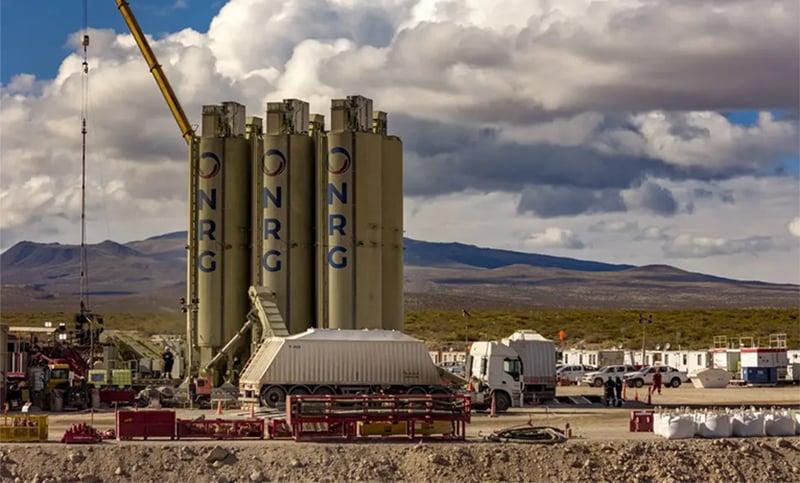 Denuncian despidos masivos de petroleros y camioneros en Vaca Muerta: también habría 2.000 obreros parados