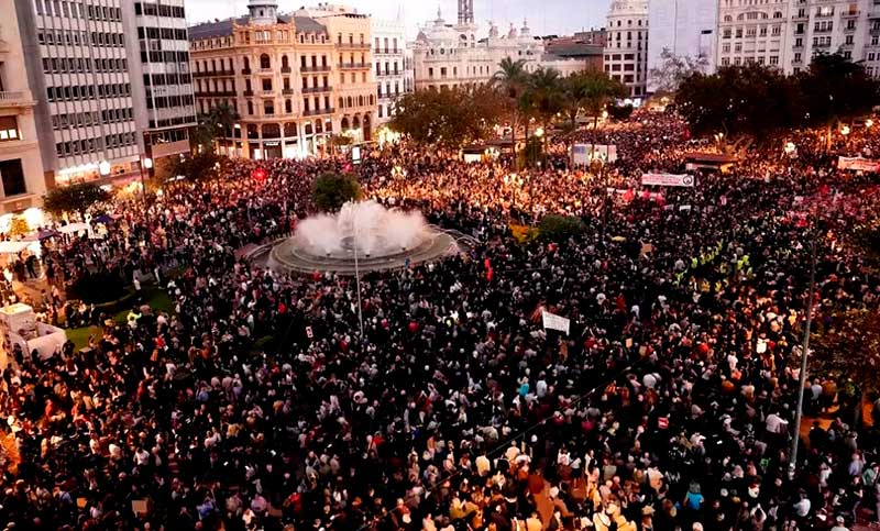 Cientos de miles de personas pidieron la dimisión del presidente de la Comunidad Valenciana