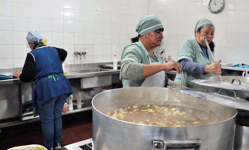 Gastronómicos lograron un nuevo aumento salarial para trabajadores de comedores públicos y privados